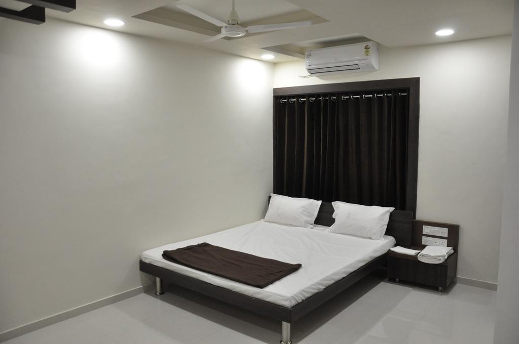 Shivdhara Hotel & Residence Rajkot Zimmer foto