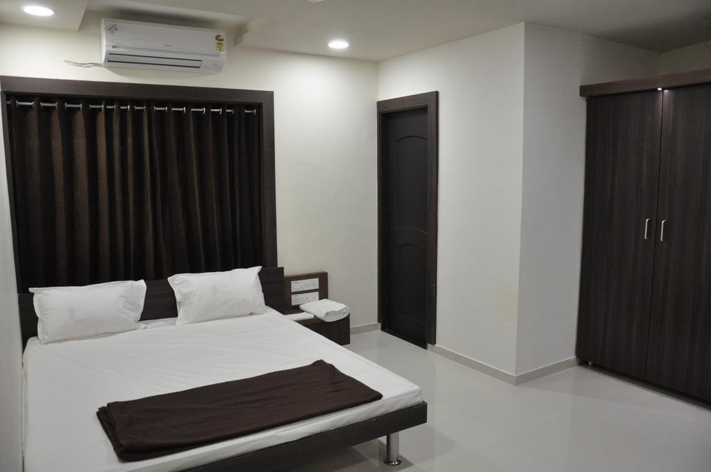 Shivdhara Hotel & Residence Rajkot Exterior foto